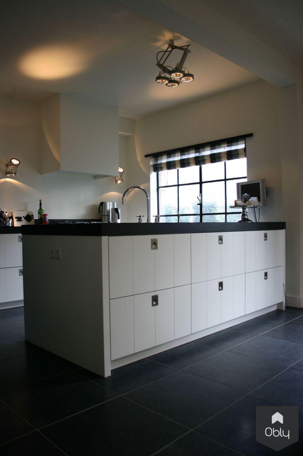 Woonkeuken met kookeiland modern-Suzanne-Holtz-Studio-alle,design keuken,Keuken,keuken inspiratie modern,moderne keuken op maat,moderne woonkeuken,open keuken wonen,witte keuken inspiratie-OBLY