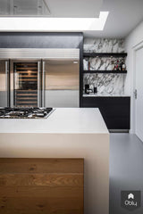 Zwarte moderne keuken met wit keukeneiland-Culimaat-alle,Keuken-OBLY