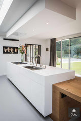 Zwarte moderne keuken met wit keukeneiland-Culimaat-alle,Keuken-OBLY