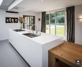 Zwarte moderne keuken met wit keukeneiland-Culimaat-alle,Keuken-OBLY