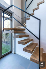 Zwevende houten trap met nis-Van Bruchem Staircases-alle,Entree hal trap-OBLY