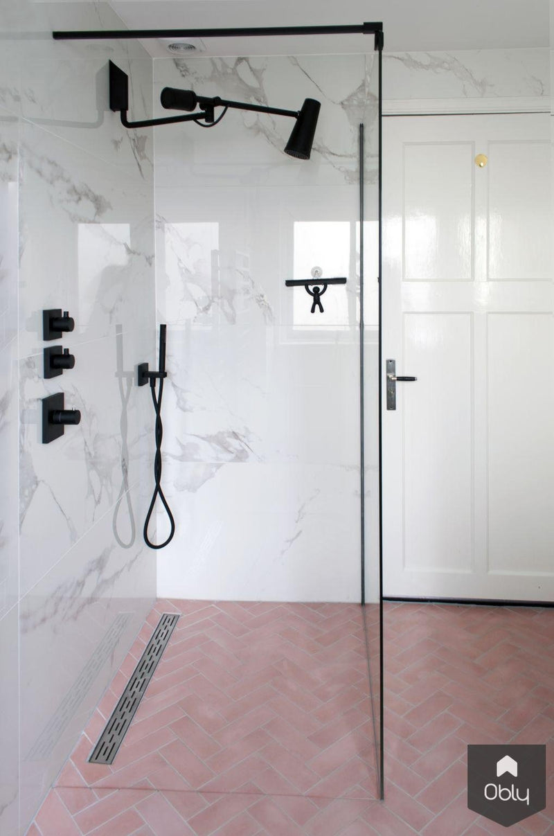 badkamer visgraat vloertegels en marmeren wand-Ijzersterk Interieurontwerp-alle, Badkamer-OBLY
