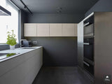 keuken donkere wanden en plafond-Doret Schulkes Interieurarchitect-alle,design keuken,Keuken,keuken met donker plafond,luxe keukeninterieur,maatwerk keuken,minimalistische keuken,moderne keuken,strakke keukenlijnen,zwart interieur-OBLY