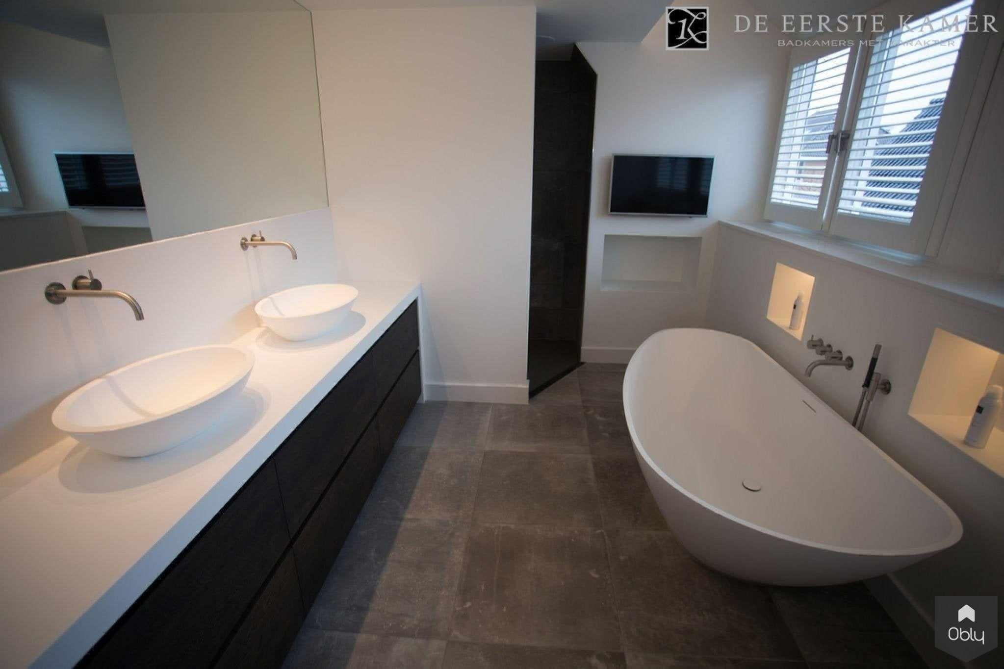 luxe master bathroom-De Eerste Kamer-alle,Badkamer,badkamermeubel op maat,design badkamer,dubbele wastafel,luxe badkamer,master bathroom,moderne badkamer,vrijstaand bad,wellness badkamer-OBLY
