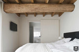 oude boerderij-slaapkamer-Doret Schulkes Interieurarchitect-alle,Authentieke boerderij inrichting,Boerderij slaapkamer,Landelijke slaapkamer stijl,Natuurlijke materialen slaapkamer,Rustieke slaapkamer,Slaapkamer,Slaapkamer met houten balken,Slaapkamer onder schuin dak-OBLY