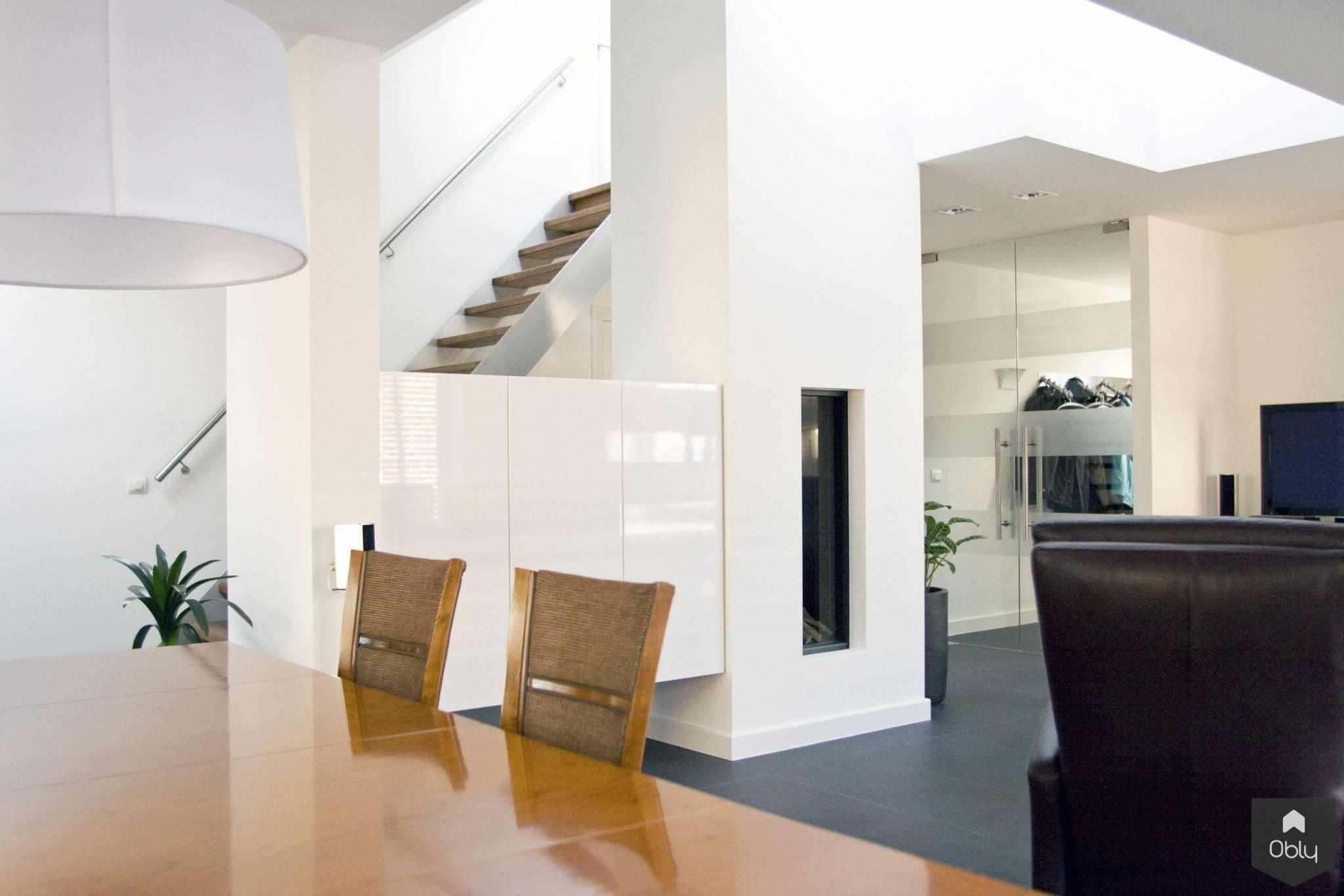 ruimtelijkheid in kleine woning-Doret Schulkes Interieurarchitect-alle,architectuur op maat,gelijkvloerse woning,kleine woning inspiratie,lichte moderne woning,maatwerk kastenwand,minimalistisch interieurdesign,moderne woonoplossingen,ruimtebesparend interieur,slimme opbergruimte,Woonkamer-OBLY