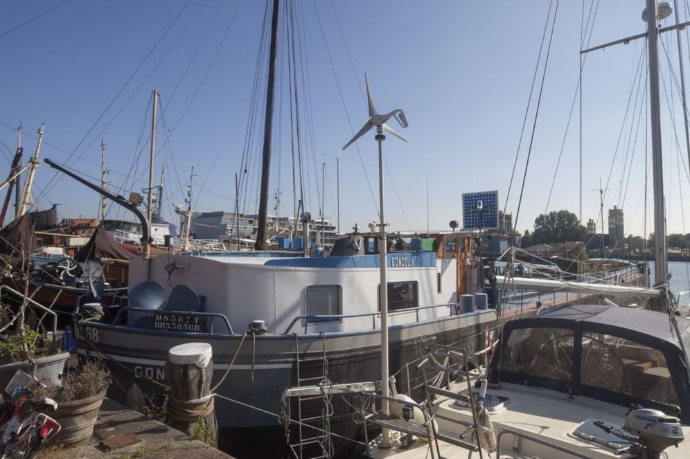 van vrachtschip naar woonboot 
