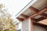 Maatwerk houten bijgebouw met overkapping