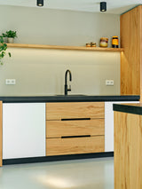 Maatwerk keuken met olijfhout en witte fronten