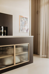 Luxe loft in oude textielfabriek met maatwerk keuken en designtrap