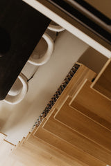 Luxe loft in oude textielfabriek met maatwerk keuken en designtrap
