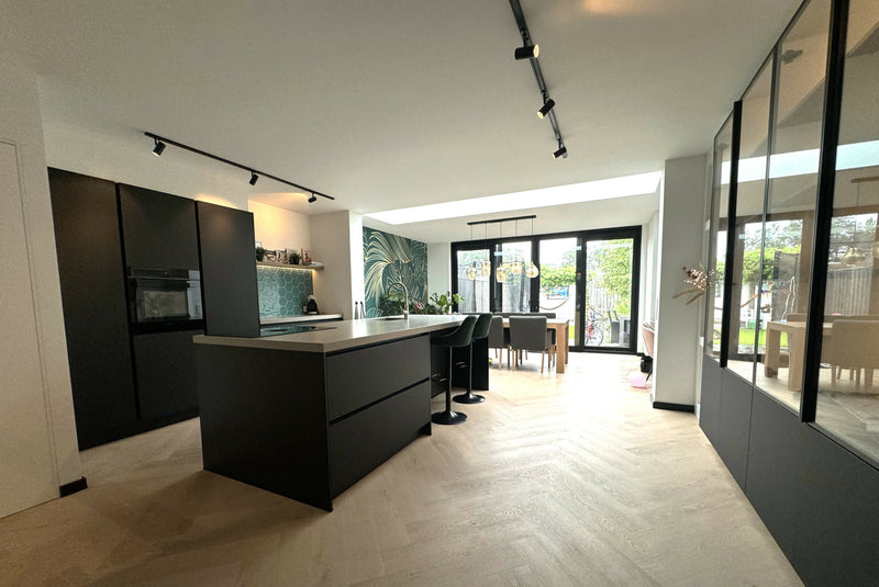 Aanbouw met ruime leefkeuken-Bureau Kemps Architecten-keuken-Uitbreiding van woning tot leefruimte voor jong gezin-OBLY