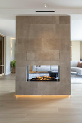 Appartement Renovatie met Roomdivider-Jessica Kuhne-Woonkamer-Luxe Appartement Renovatie met Warme Materialen en Roomdivider-OBLY