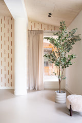 Warm familiehuis met natuurlijk interieur en doordacht lichtplan