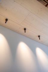 Warm familiehuis met natuurlijk interieur en doordacht lichtplan