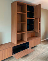 Before & After: Maatwerk tv-meubel en kastenwand-BVDK maatwerk-beforeandafter,houtentvmeubel,interieurverbouwing,kastenwandopmaat,opbergruimteopmaat,tvmeubelopmaat,woonkamerinspiratie-Before & After Maatwerk Tv-Meubel en Kastenwand-OBLY