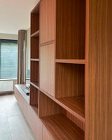 Before & After: Maatwerk tv-meubel en kastenwand-BVDK maatwerk-beforeandafter,houtentvmeubel,interieurverbouwing,kastenwandopmaat,opbergruimteopmaat,tvmeubelopmaat,woonkamerinspiratie-Before & After Maatwerk Tv-Meubel en Kastenwand-OBLY