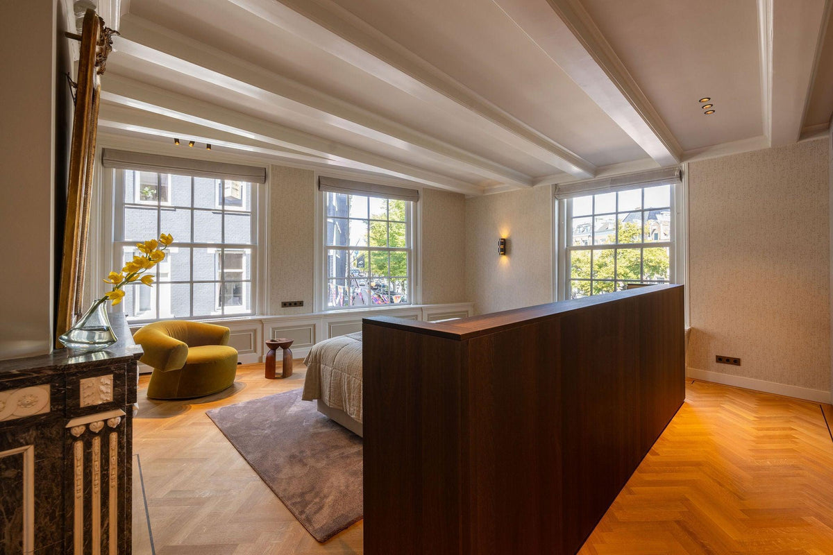 Before & After: Synergie in Renovatie: Harmonie tussen Historie en Moderniteit aan de Keizersgracht-RUIM STUDIO-design keuken,grachtenpand renovatie,historisch interieur,interieurarchitect Amsterdam,luxe renovatie,moderne woonkeuken-OBLY
