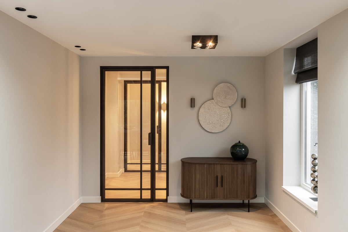 Before & after van een warme moderne woonkeuken en leefruimte-Studio Twentyfour-before and after woning,interieur renovatie,Keuken,maatwerk keuken,moderne woonkeuken,open leefruimte,visgraatvloer,warm modern interieur,woningrenovatie-Before & after moderne woonkeuken en leefruimte renovatie-OBLY