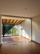 Before & after van een warme moderne woonkeuken en leefruimte-Studio Twentyfour-before and after woning,interieur renovatie,Keuken,maatwerk keuken,moderne woonkeuken,open leefruimte,visgraatvloer,warm modern interieur,woningrenovatie-Before & after moderne woonkeuken en leefruimte renovatie-OBLY