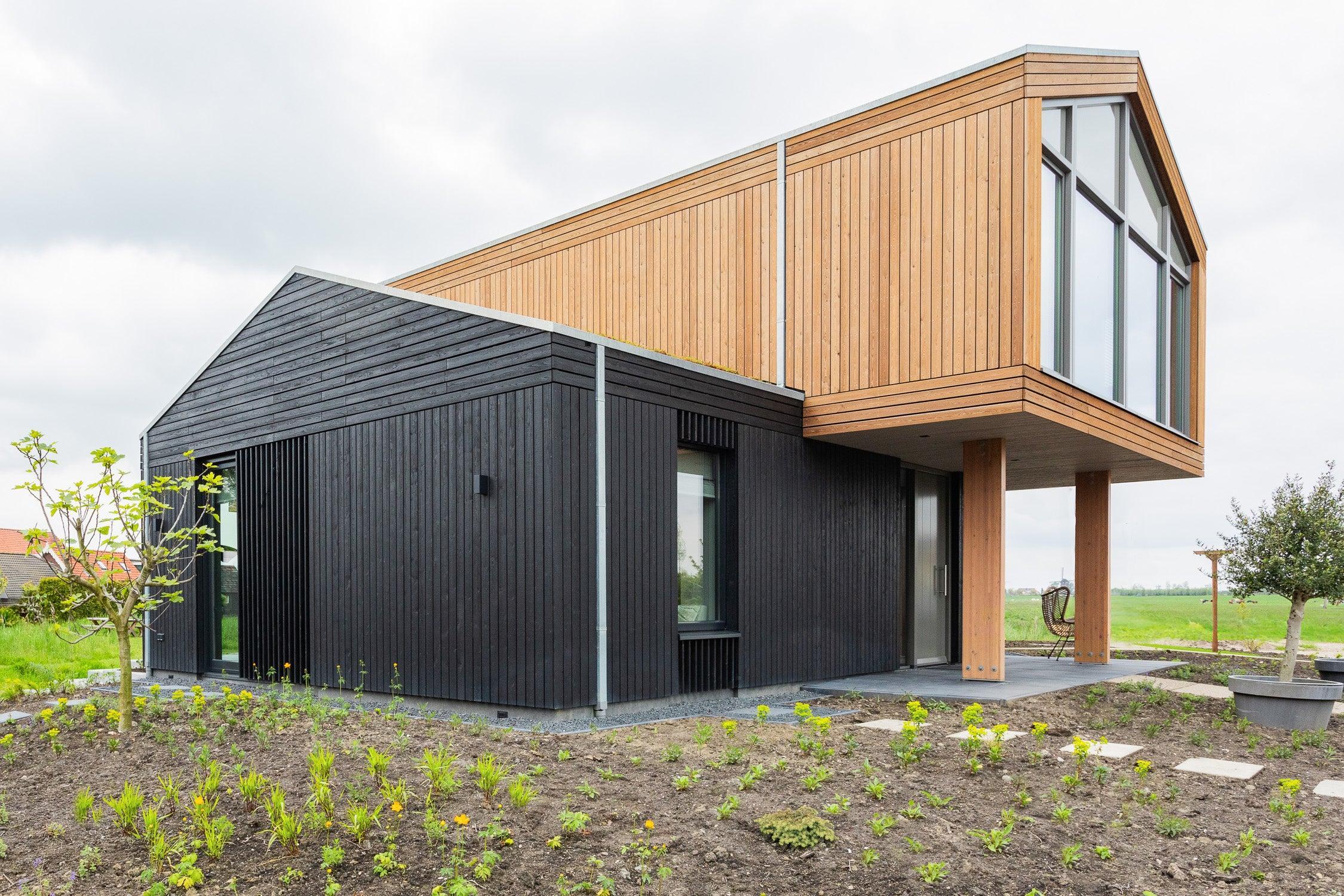 Bijzondere houten woning in de polder-Brandvries-duurzame houten woning,houten huis modern ontwerp,houten villa moderne architectuur,houten woning architectuur,keuken,moderne houten woning-Duurzame houten woning in het polderlandschap | Licht & ruimtelijk-OBLY
