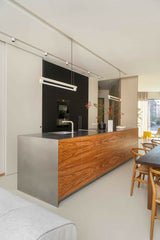 Centraal kookeiland-INGE BOUMAN INTERIEUR | ARCHITECTUUR-keuken-Modern Interieur Haarlem – Tijdloos Keukenontwerp met Natuurlijke Mate-OBLY