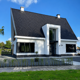 Moderne landelijke woning met karakteristieke kap