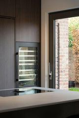Complete renovatie en modernisering vrijstaande woning.-Elke Speck interieurontwerp-complete woningrenovatie,donkere interieurmaterialen,haardmeubel op maat,luxe woonkeuken,maatwerk interieurdesign,moderne verlichting interieur,moderne vrijstaande woning,Modernisering,open leefruimte,Renovatie,wijnklimaatkast keuken,Woonkamer-Complete renovatie en modernisering vrijstaande woning. -OBLY