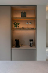 Complete renovatie en modernisering vrijstaande woning.-Elke Speck interieurontwerp-complete woningrenovatie,donkere interieurmaterialen,haardmeubel op maat,luxe woonkeuken,maatwerk interieurdesign,moderne verlichting interieur,moderne vrijstaande woning,Modernisering,open leefruimte,Renovatie,wijnklimaatkast keuken,Woonkamer-Complete renovatie en modernisering vrijstaande woning. -OBLY