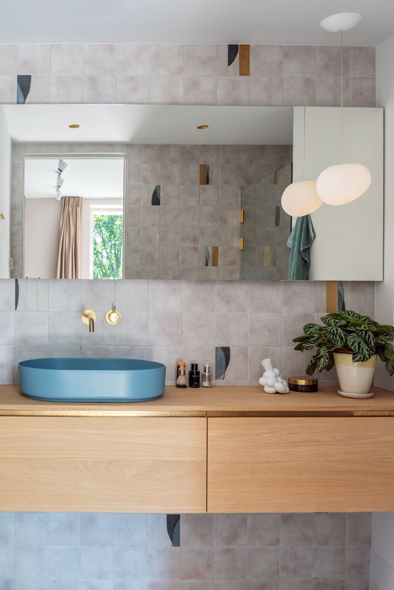 Crayenest: Stijlvolle Renovatie in Mannelijke Elegantie-OBLY-Keuken-OBLY