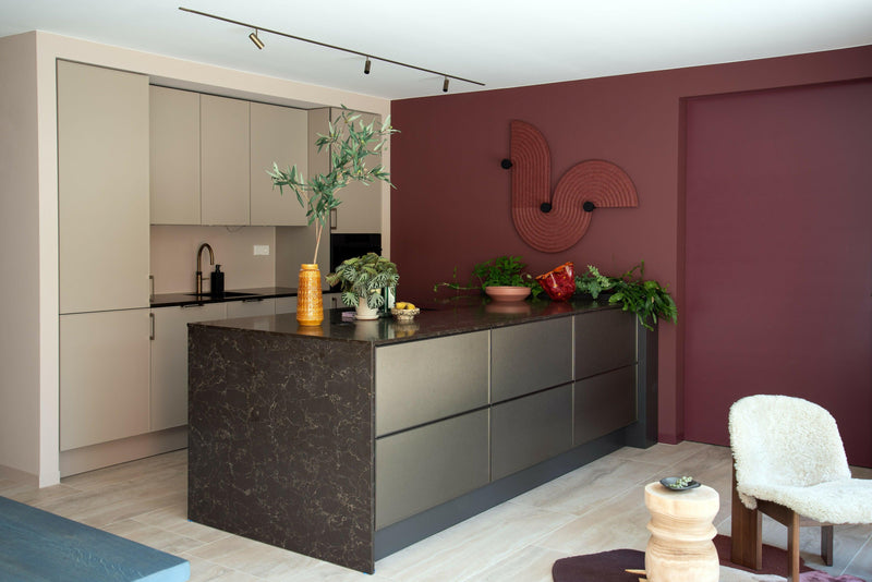 Crayenest: Stijlvolle Renovatie in Mannelijke Elegantie-OBLY-Keuken-OBLY