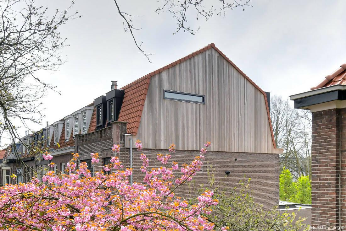 Dakopbouw met slaapkamer en badkamer in boutique hotelstijl-lab-R architectenbureau-dakopbouw,dakopbouw renovatie,dakopbouw slaapkamer,extra verdieping woning,moderne dakopbouw,woning dakopbouw,Woonkamer-Dakopbouw met slaapkamer en badkamer in boutique hotelstijl-OBLY