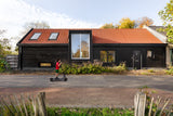 De transformatie van een historisch dijkhuis-BRANDVRIES – architectuur collectief-Aanbouw,Architectuur,glazen pui,houten gevelbekleding,Huis verbouwen,moderne woning,renovatie,schuurwoning,uitbouw,veranda,Verbouwing,Verbouwing inspiratie,Woning uitbreiden,Woningontwerp,Woningrenovatie,Wooninspiratie-Schuurwoning uitbreiden | Moderne uitbreiding met glas-OBLY