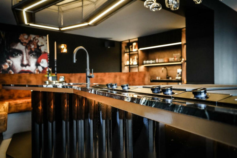 Designkeuken met Hoogwaardige Materialen en Verlichting-Mereno-Keuken-OBLY