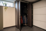 Donkere maatwerk kastmet geïntegreerde bergruimte-BVD TOTAALBOUW-donkere houten kast,interieur maatwerk kast,kastenwand op maat,moderne opbergkast-Donkere maatwerk kastenwand van hout | Moderne opbergkast-OBLY