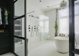 Douche met strakke badkamerwanden-Glad Douche-badkamer,minimalistische badkamerwand,moderne inloopdouche design,naadloze badkamerwanden,stijlvolle douche zonder tegels,strakke douchewand badkamer-Douche met strakke badkamerwanden-OBLY