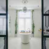 Douche met strakke badkamerwanden-Glad Douche-badkamer,minimalistische badkamerwand,moderne inloopdouche design,naadloze badkamerwanden,stijlvolle douche zonder tegels,strakke douchewand badkamer-Douche met strakke badkamerwanden-OBLY