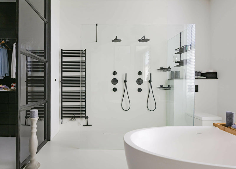 Douche met strakke badkamerwanden-OBLY-badkamer-Douche met strakke badkamerwanden-OBLY