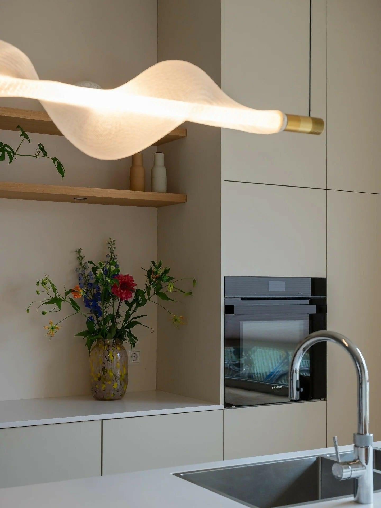 Een Duurzame Droomkeuken vol Karakter-Don maakt meubels-duurzame design keuken,Keuken,keuken met gerecyclede materialen,luxe keuken,maatwerk keuken,moderne maatwerk keuken-Maatwerk Keuken met Duurzame Gietvloer-OBLY