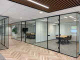Een glazen entree en glazen trapbalustrades-Overveld Glas-Entree/Hal/Trap-Glazen Entree, Vergaderruimtes & Trapbalustrades -OBLY
