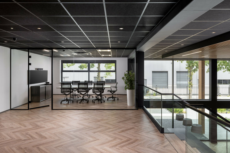 Een glazen entree en glazen trapbalustrades-Overveld Glas-Entree/Hal/Trap-Glazen Entree, Vergaderruimtes & Trapbalustrades -OBLY