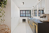 Een lichte microcement vloer als rustige basis voor een moderne woning in Helmond-Berkers Vloeren-Gietvloer,Keuken,microcement vloer,moderne vloer,renovatie woning,woonbeton vloer,Woonkamer-Microcement vloer in Helmond | Berkers Vloeren-OBLY