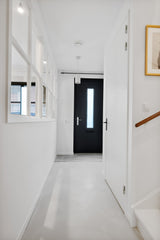 Een lichte microcement vloer als rustige basis voor een moderne woning in Helmond-Berkers Vloeren-Gietvloer,Keuken,microcement vloer,moderne vloer,renovatie woning,woonbeton vloer,Woonkamer-Microcement vloer in Helmond | Berkers Vloeren-OBLY