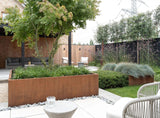 Een stijlvolle stadstuin vol rust en ruimte-Leonardus buiten-cortenstaal tuin,keramische bestrating tuin,luxe buitenleven,luxe veranda tuin,maatwerk plantenbakken,minimalistische tuin,moderne stadstuin,moderne tuin inspiratie,siergrassen tuin,stadstuin met veranda-Moderne stadstuin met cortenstaal en veranda-OBLY