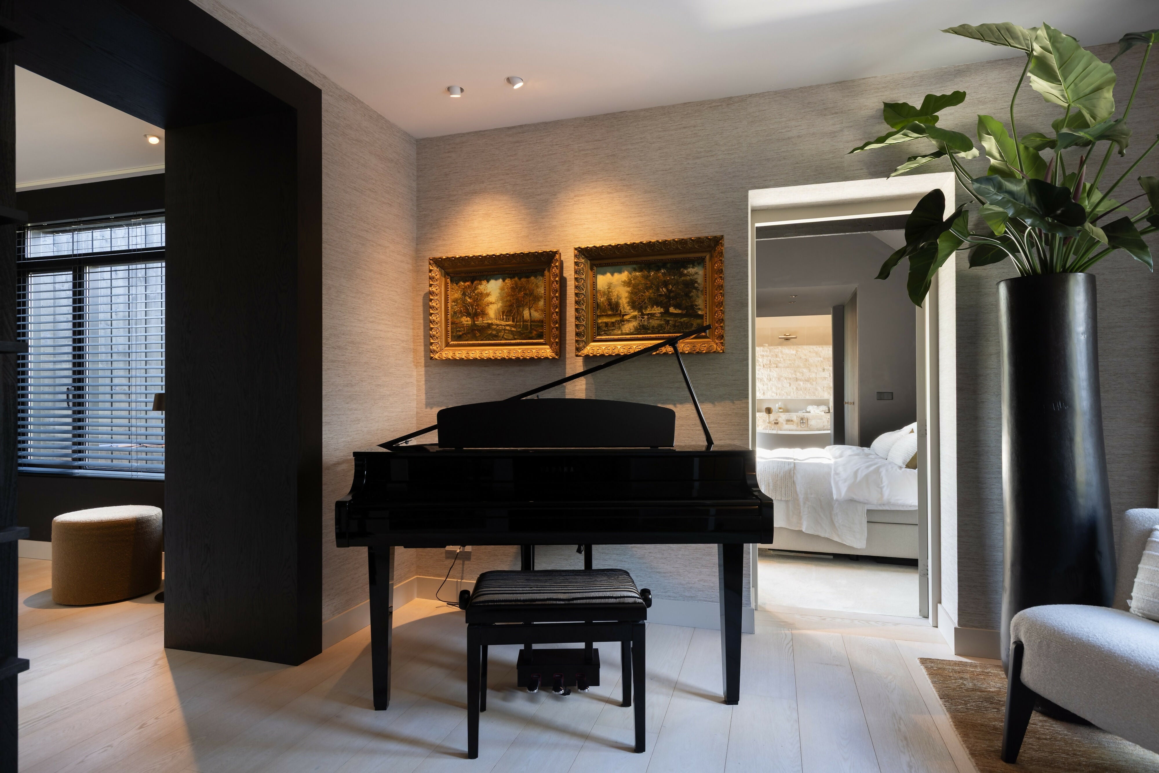 Eigentijdse Gezinswoning in Zwart Hout-AG Interieur-woonkamer-Zwart Houten Familiewoning met Karakter | Modern en Warm Interieurontw-OBLY