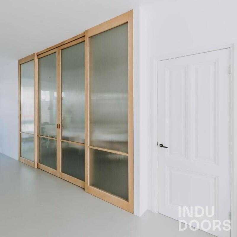 Eiken afscheidingswand met ribglas-OBLY-Entree,hal,trap-Eiken afscheidingswand met ribglas-OBLY
