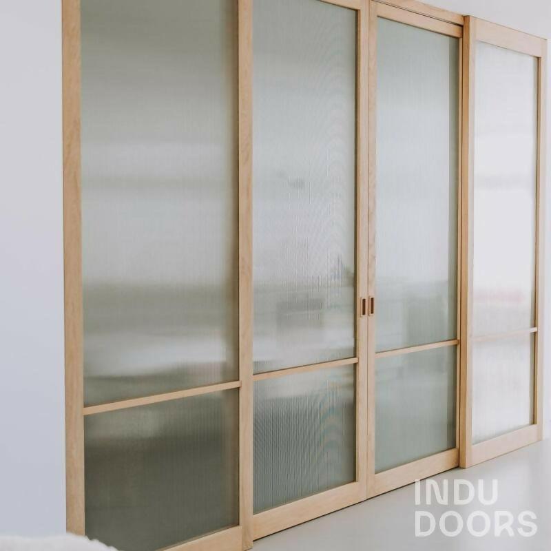 Eiken afscheidingswand met ribglas-OBLY-Entree,hal,trap-Eiken afscheidingswand met ribglas-OBLY