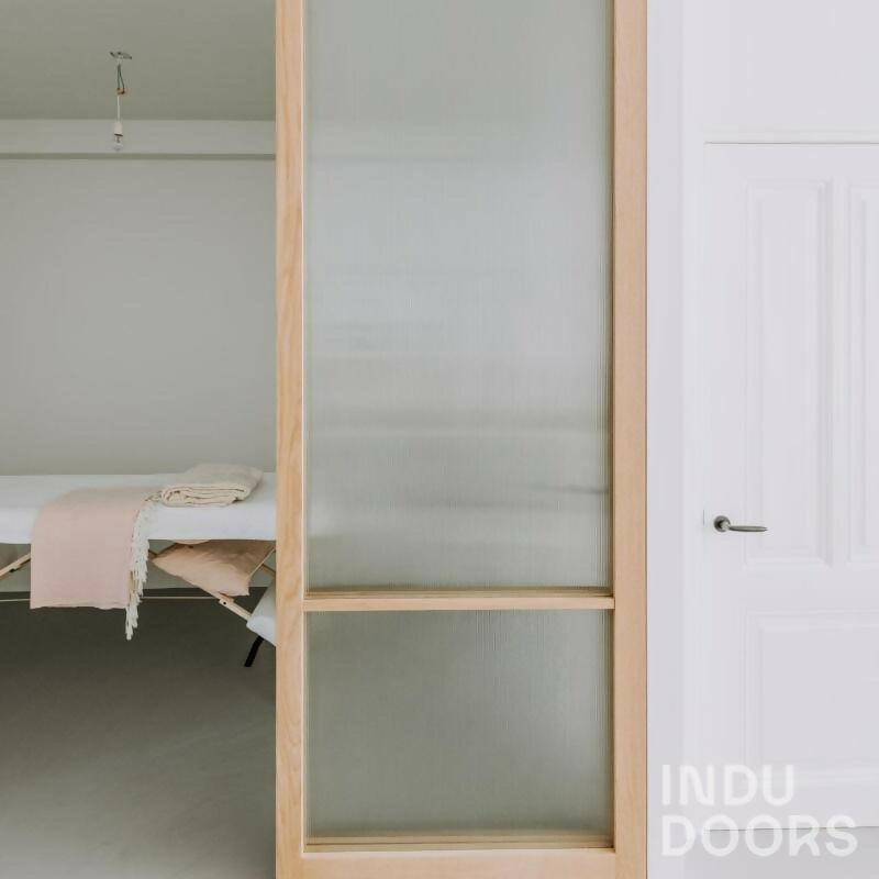 Eiken afscheidingswand met ribglas-OBLY-Entree,hal,trap-Eiken afscheidingswand met ribglas-OBLY