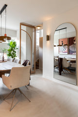 Eiken binnendeur met boog in modern interieur-archidoors-Binnendeur met glas,Boogdeur,Design deur,eiken,Eiken binnendeur,Glasdeur,Houten deur op maat,Interieur,Keuken,keukenontwerp,Maatwerk deur,maatwerkdeur,Woonkamer-OBLY