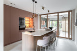 Eiken binnendeur met boog in modern interieur-archidoors-Binnendeur met glas,Boogdeur,Design deur,eiken,Eiken binnendeur,Glasdeur,Houten deur op maat,Interieur,Keuken,keukenontwerp,Maatwerk deur,maatwerkdeur,Woonkamer-OBLY